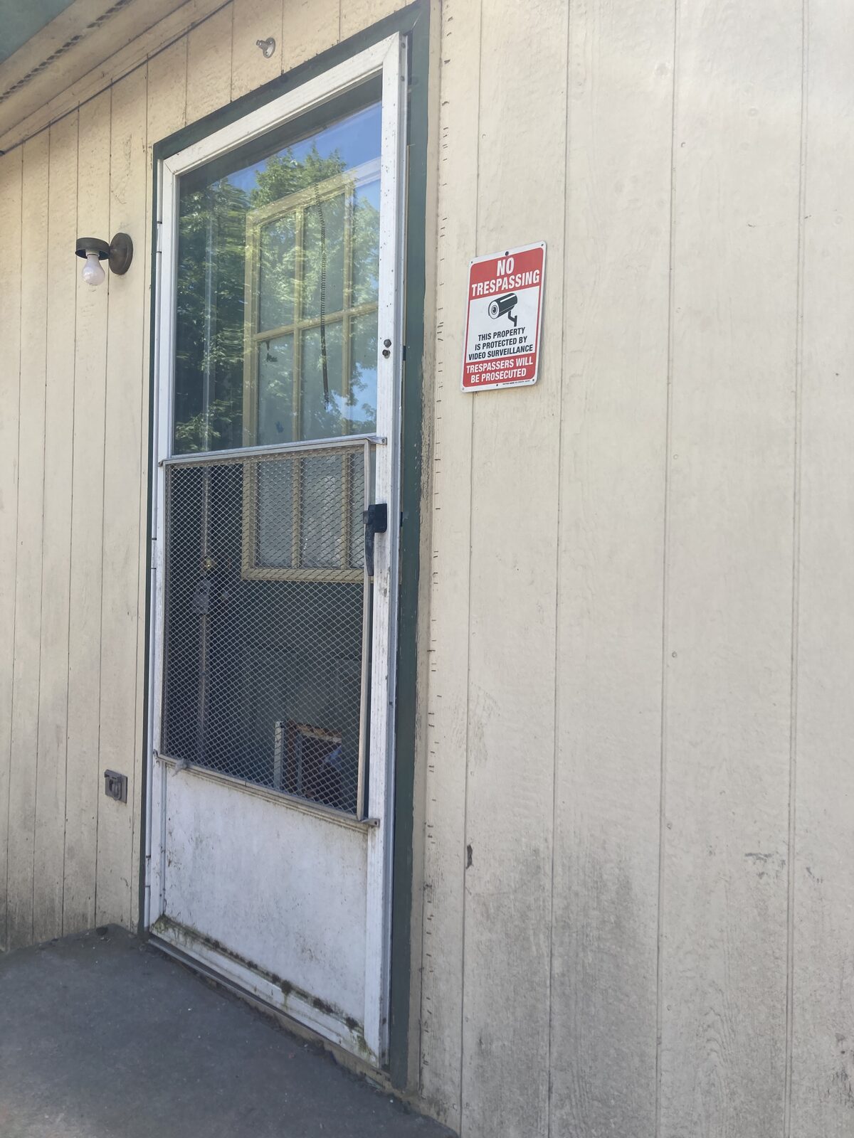 1813 N Medina St before rehab, front door